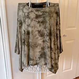 Green Tie-Dyed Top with Bat-Wing Sleeves NWT